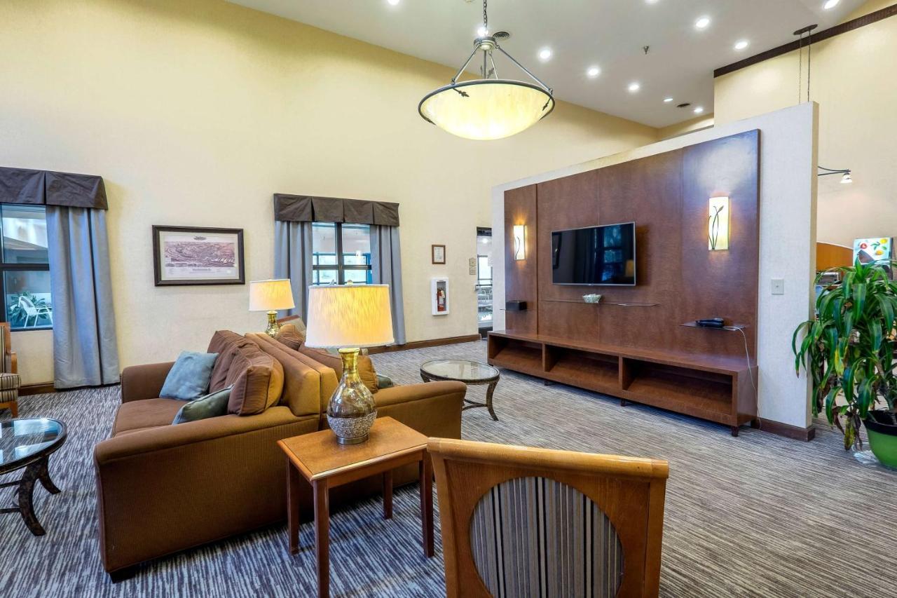 Wingate By Wyndham Waynesboro Hotel Ngoại thất bức ảnh